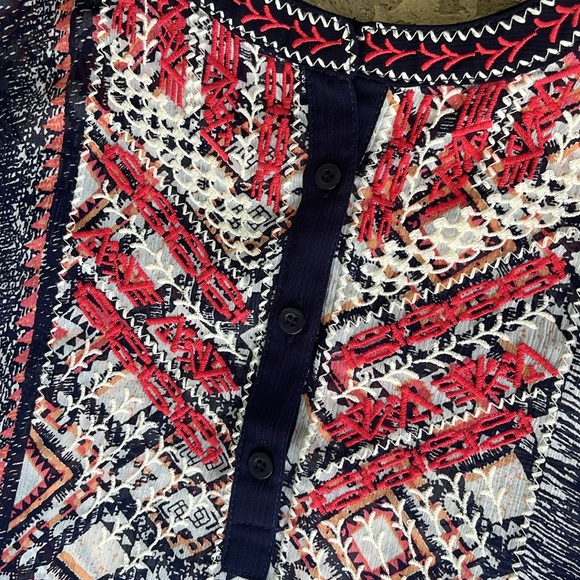 Like new Dress Barn embroidered sheer sleeveless top - Picture 2 of 12